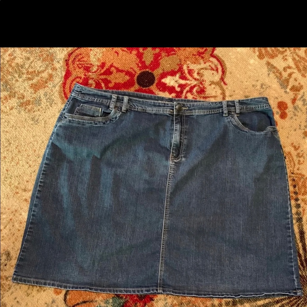 Excellent used condition Avenue denim jeans skirt size 26